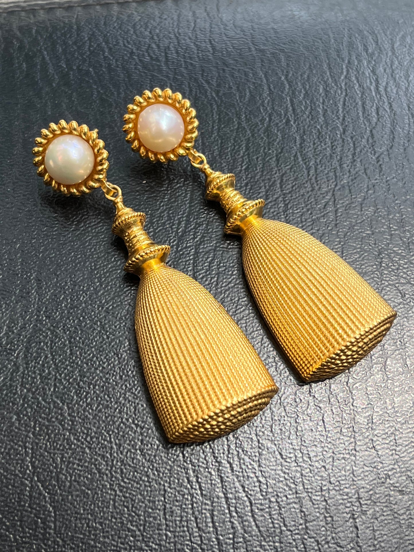 Perla Tassel Earrings