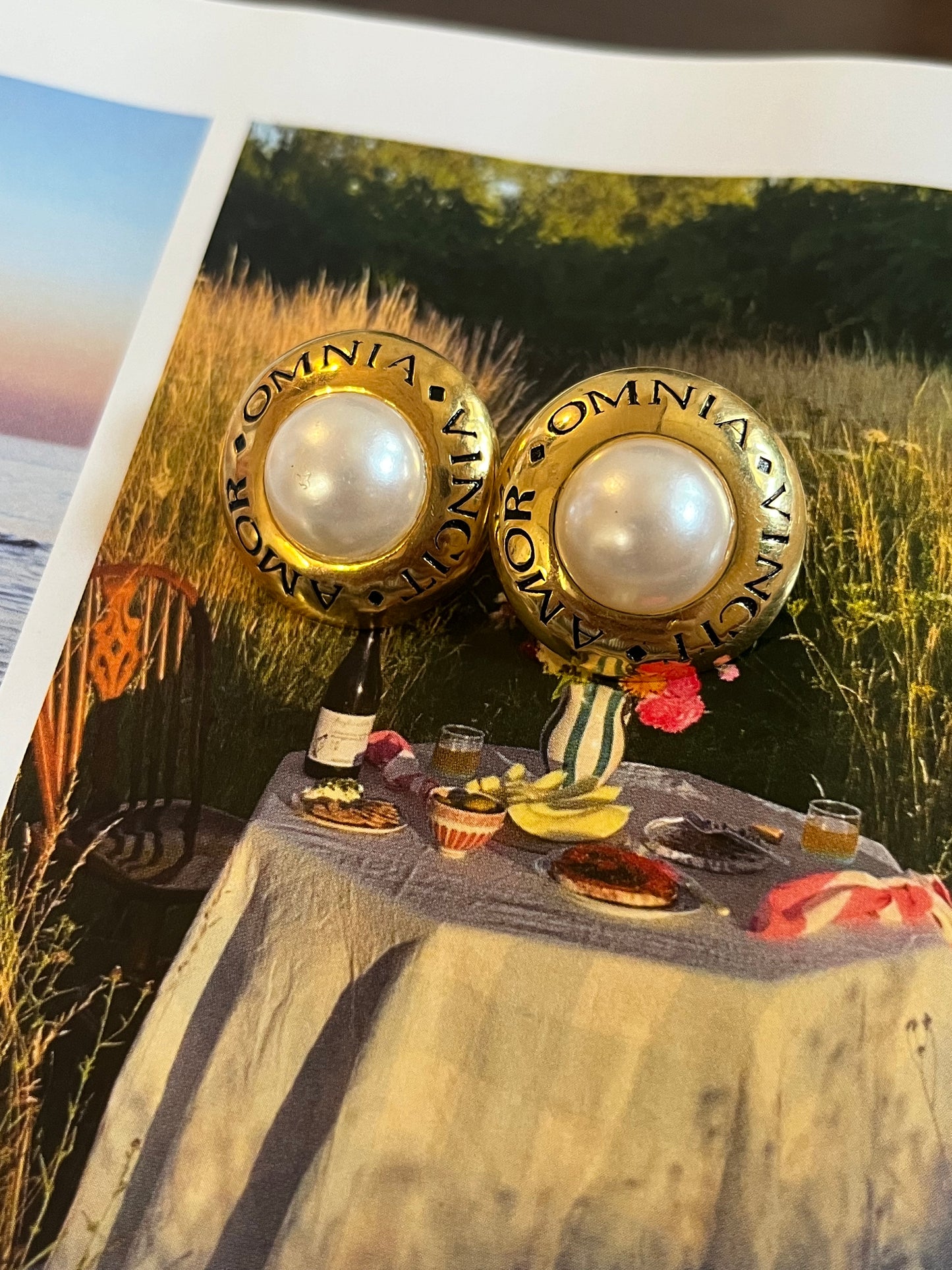 Omnia Vincit Amor Pearl Earrings