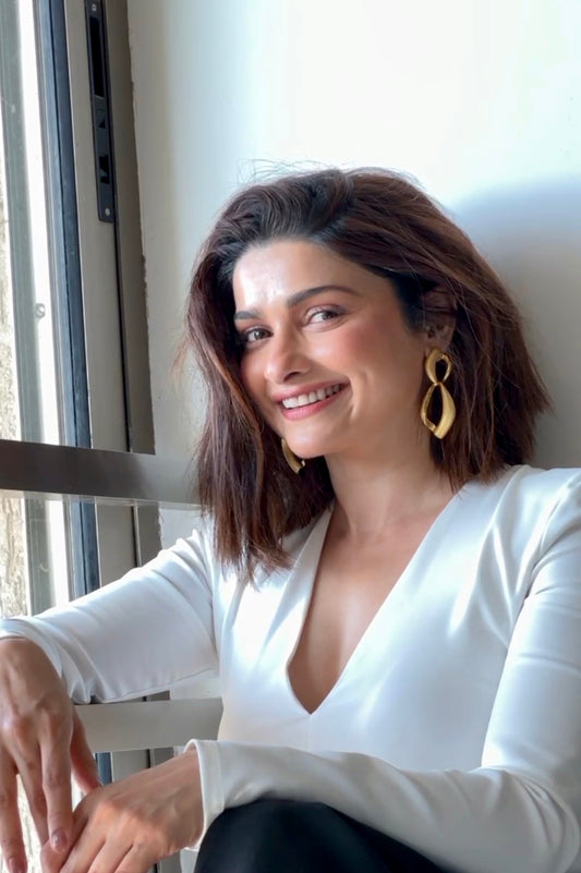 Prachi Desai In Our Long Link Earrings In Gold Finish