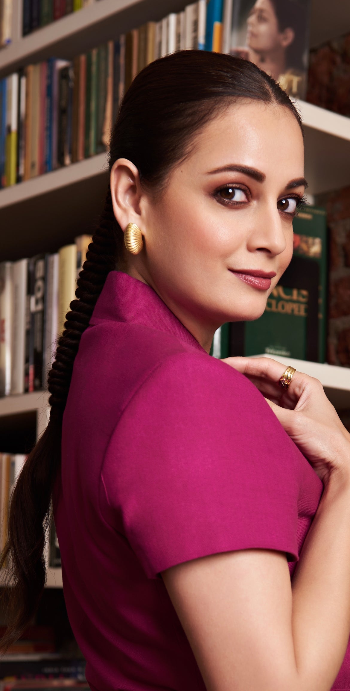 Diya Mirza In Our Cassis Shell Earrings In Gold Finish