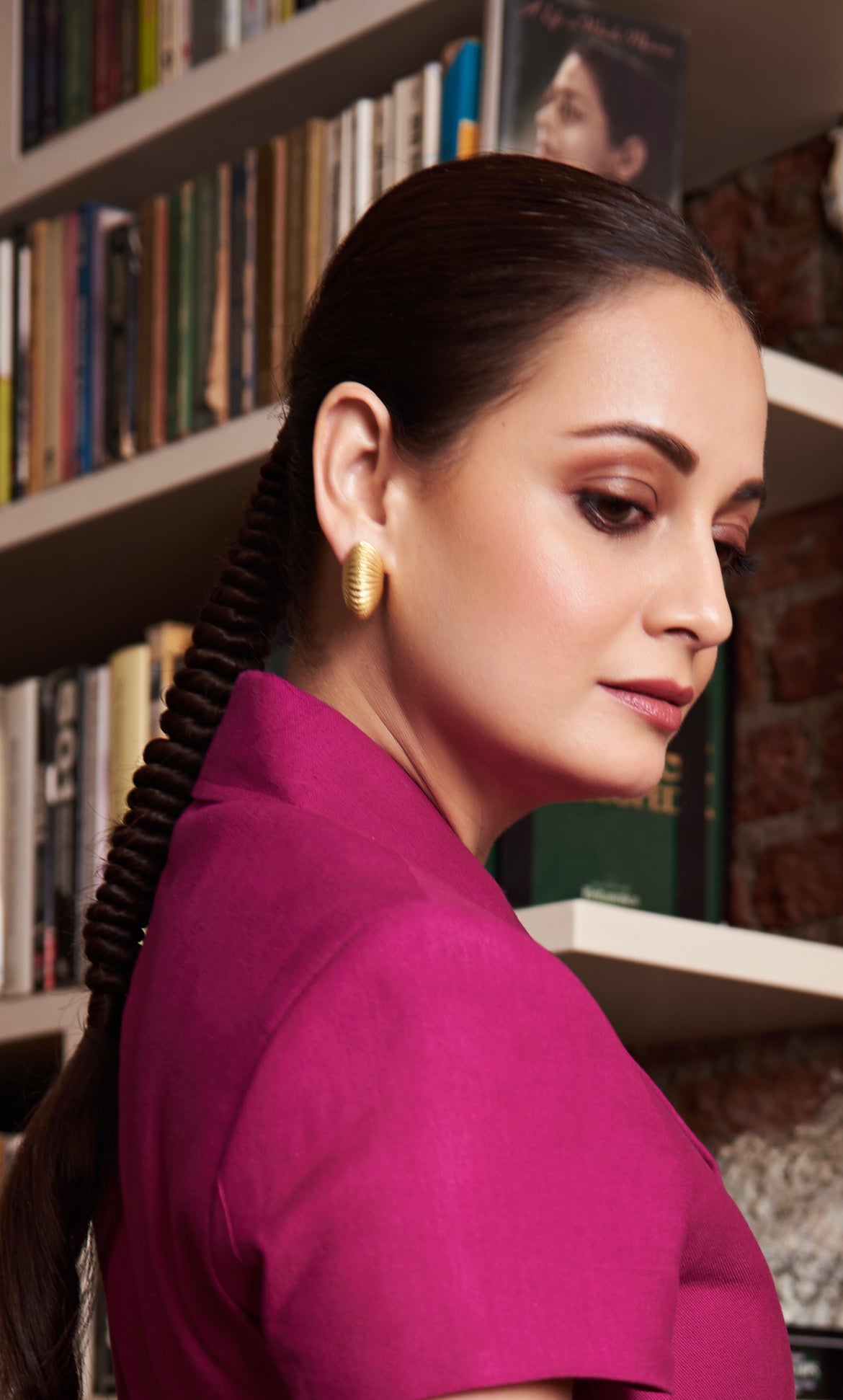 Diya Mirza In Our Cassis Shell Earrings In Gold Finish