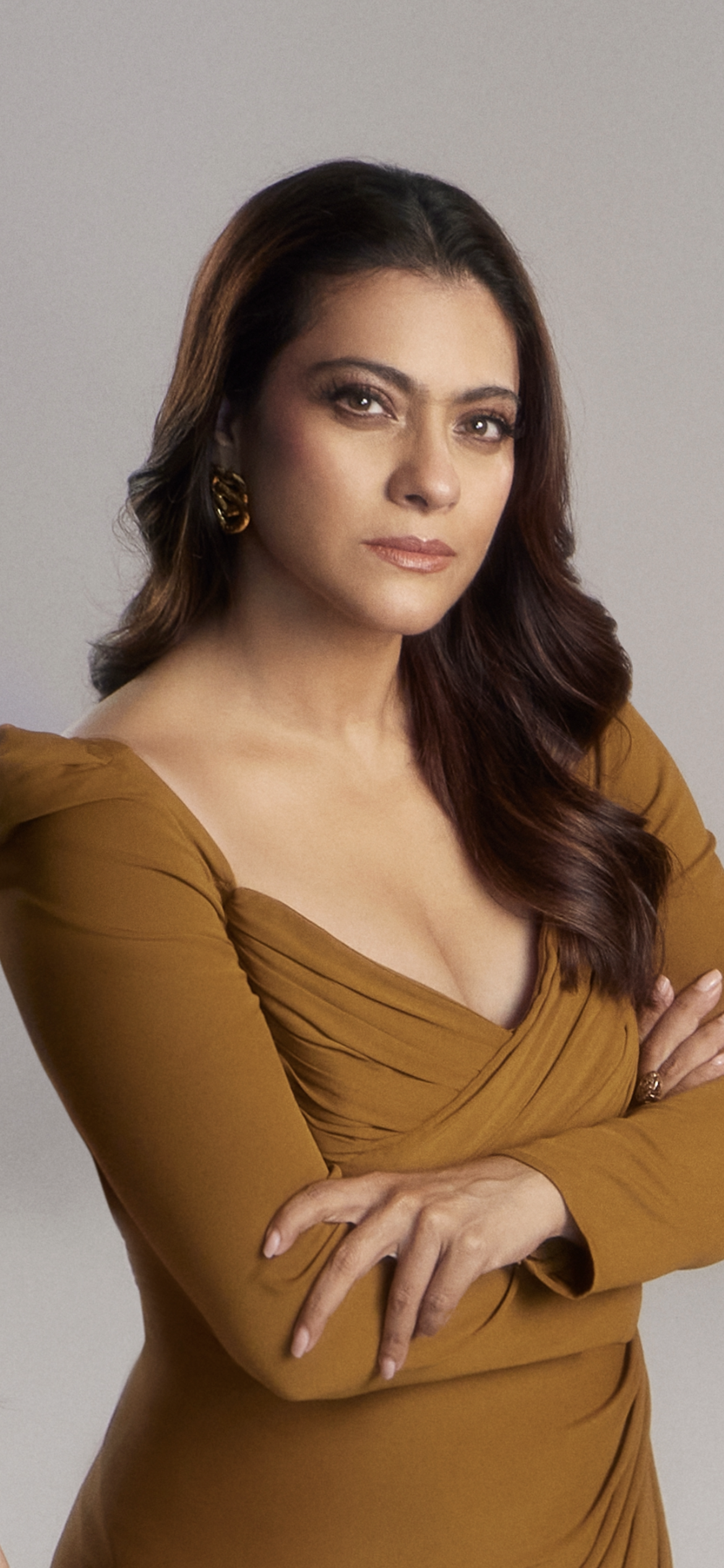 Kajol In Our Qu’ Hier Que Demain Double Heart Earrings In Gold Finish