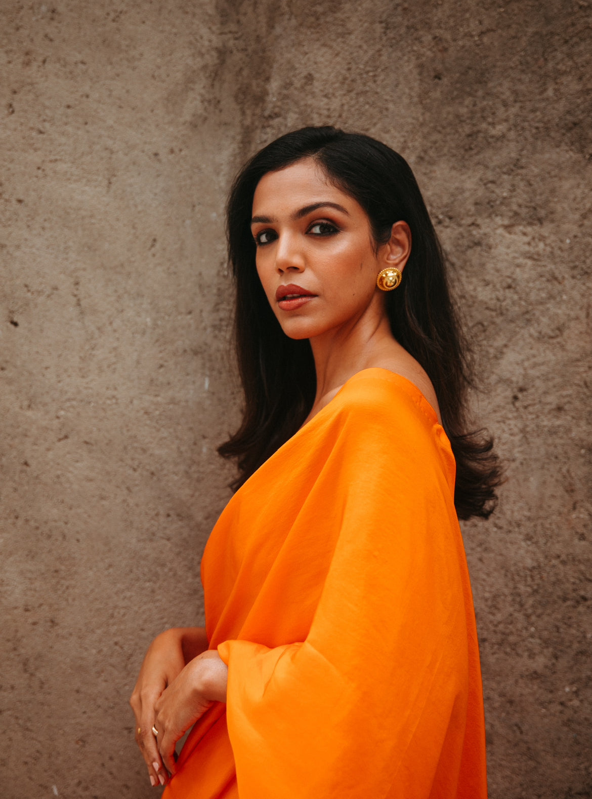 Shriya Pilgaonkar In Our Hammered Dome Earrings In Gold Finish