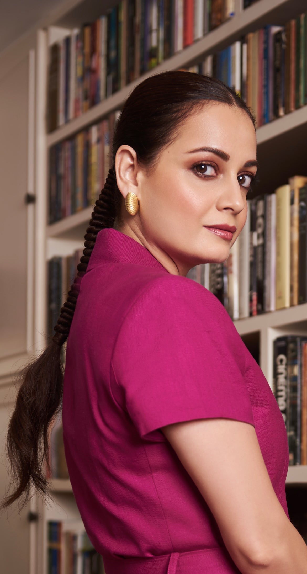 Diya Mirza In Our Cassis Shell Earrings In Gold Finish